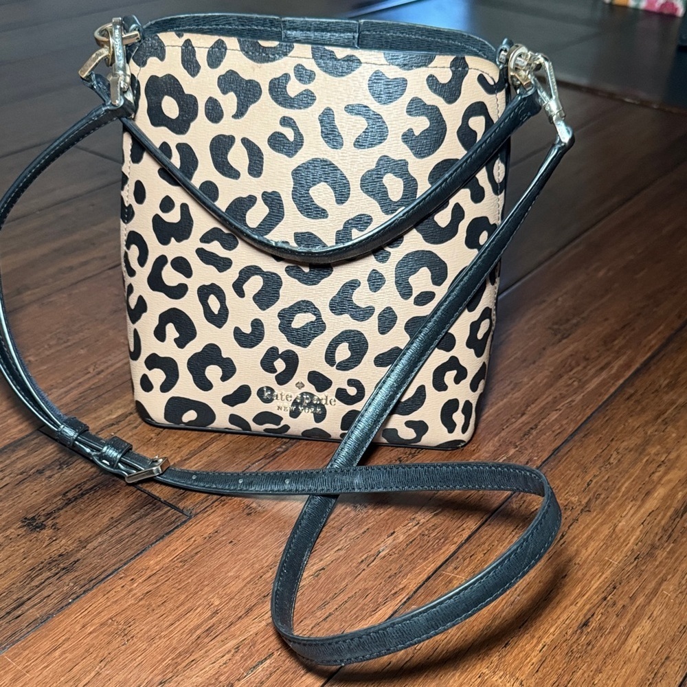 Kate Spade Darcy Graphic Leopard Small Bucket Bag (Style #: WKR00533)